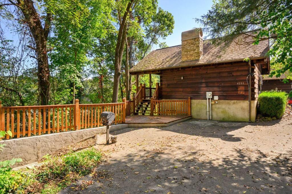 Do Not Disturb - Pigeon Forge Smoky Mountain Studio Cabin, Hot Tub, Fireplace 外观 照片