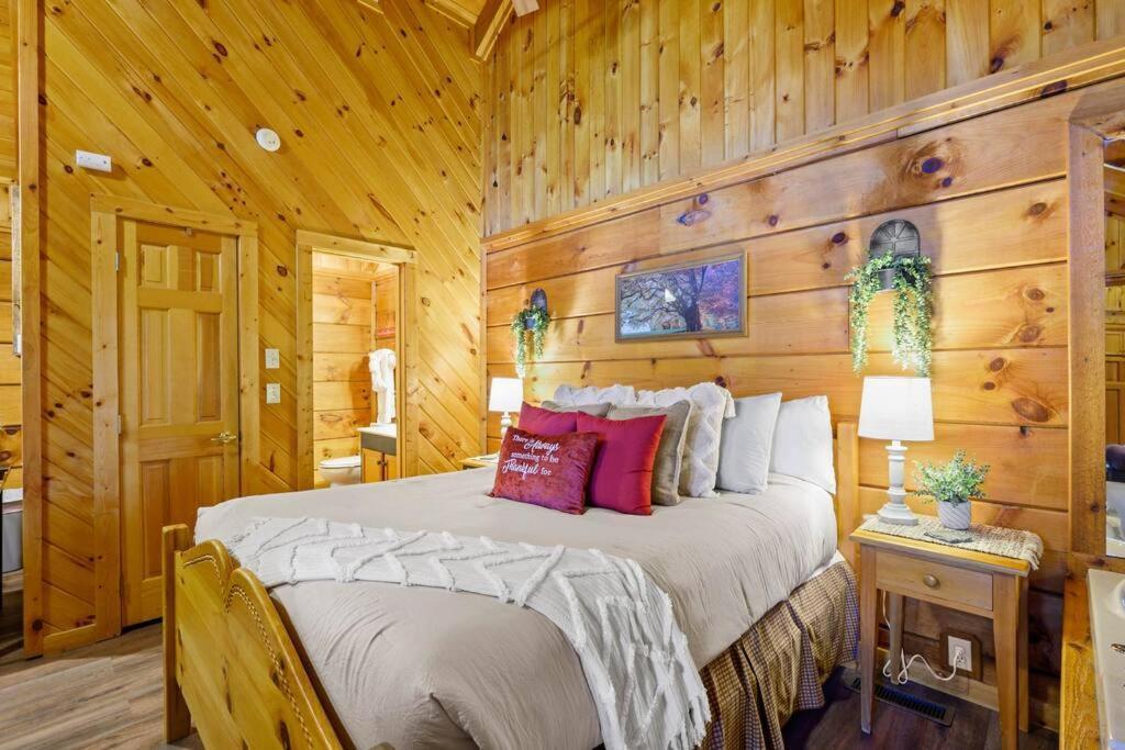 Do Not Disturb - Pigeon Forge Smoky Mountain Studio Cabin, Hot Tub, Fireplace 外观 照片