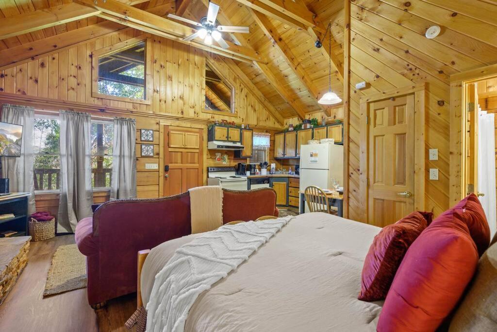 Do Not Disturb - Pigeon Forge Smoky Mountain Studio Cabin, Hot Tub, Fireplace 外观 照片