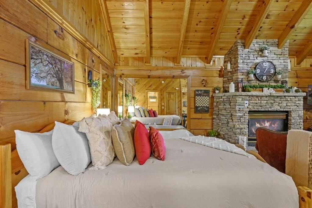 Do Not Disturb - Pigeon Forge Smoky Mountain Studio Cabin, Hot Tub, Fireplace 外观 照片