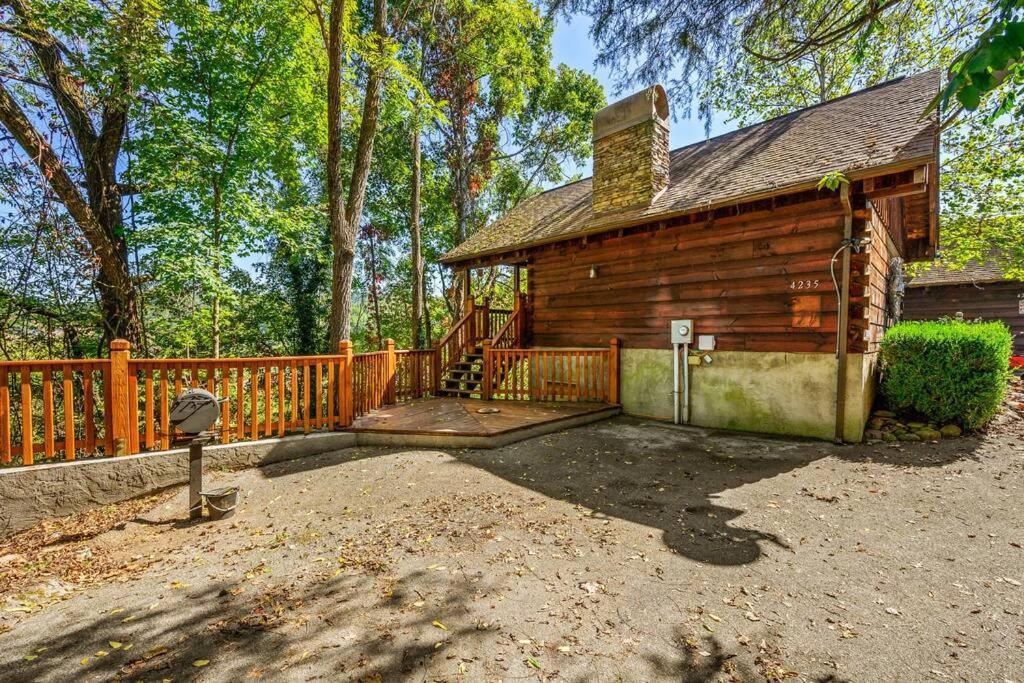 Do Not Disturb - Pigeon Forge Smoky Mountain Studio Cabin, Hot Tub, Fireplace 外观 照片
