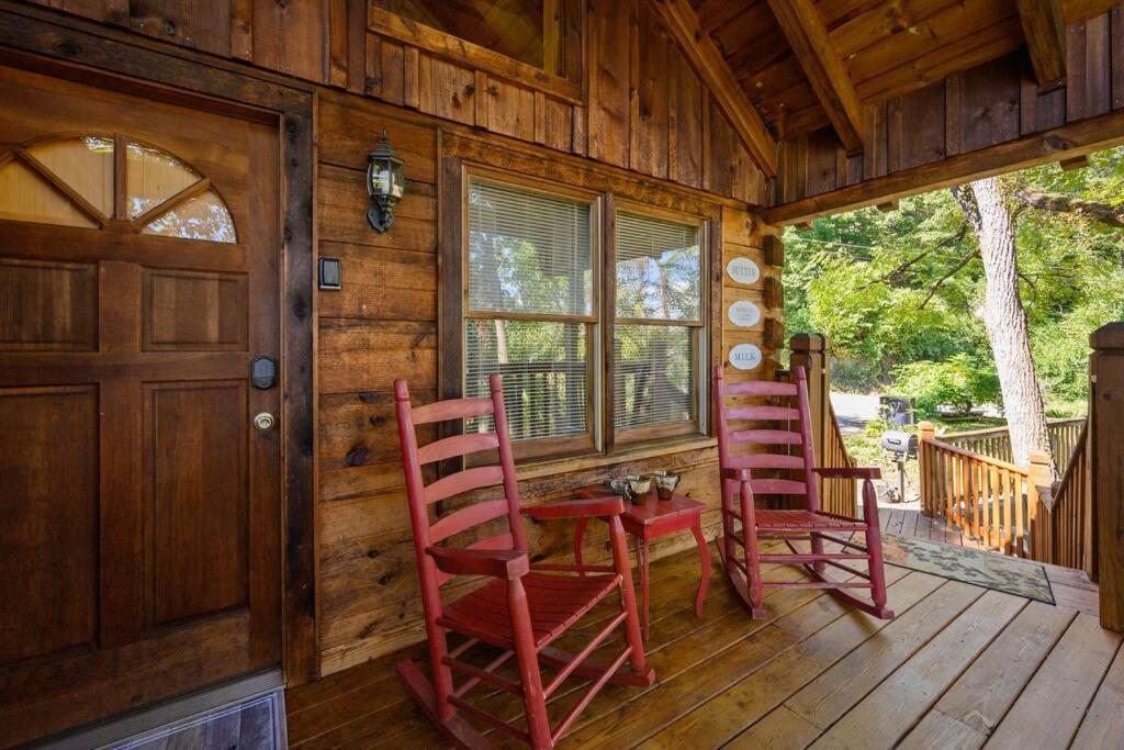 Do Not Disturb - Pigeon Forge Smoky Mountain Studio Cabin, Hot Tub, Fireplace 外观 照片