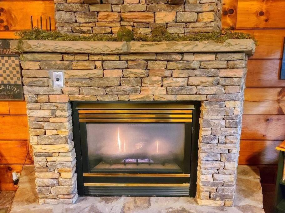 Do Not Disturb - Pigeon Forge Smoky Mountain Studio Cabin, Hot Tub, Fireplace 外观 照片