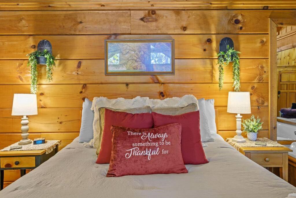 Do Not Disturb - Pigeon Forge Smoky Mountain Studio Cabin, Hot Tub, Fireplace 外观 照片